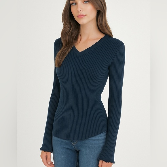 Autumn Cashmere Sweaters - Autumn Cashmere bell sleeves 100% cotton Italian yarn ribbed V-neck top